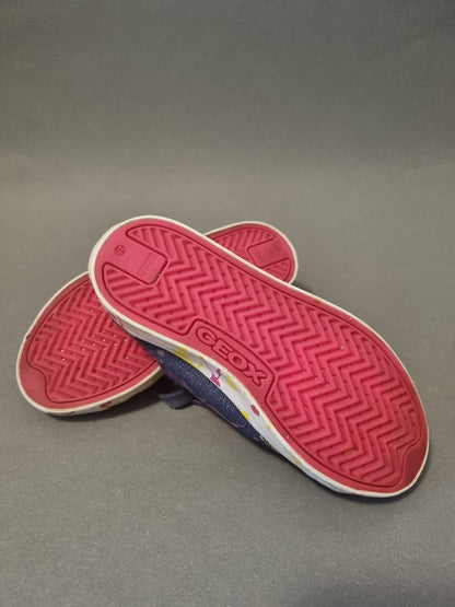 Halbschuhe im blauen Schimmerlook