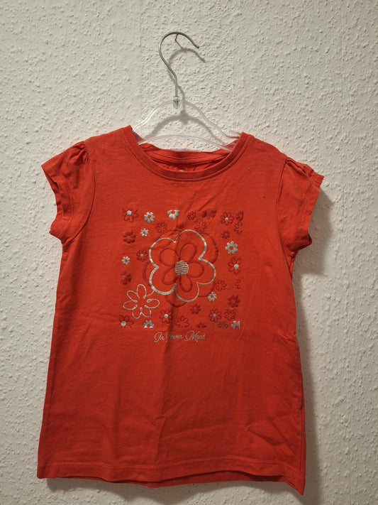 Rotes T-Shirt mit Blumen