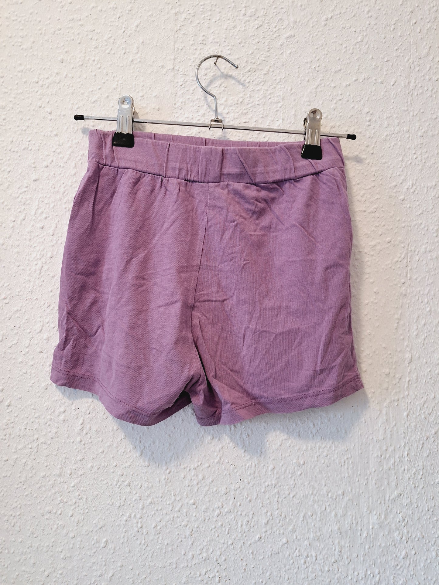 Short in Lila