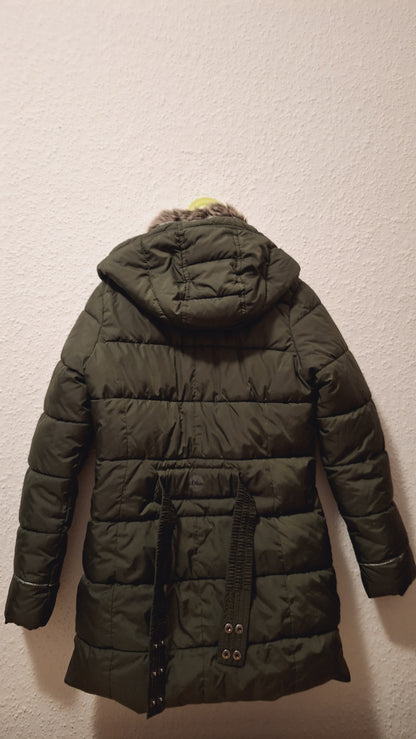 Olivegrüner Anorak mit Fellmütze