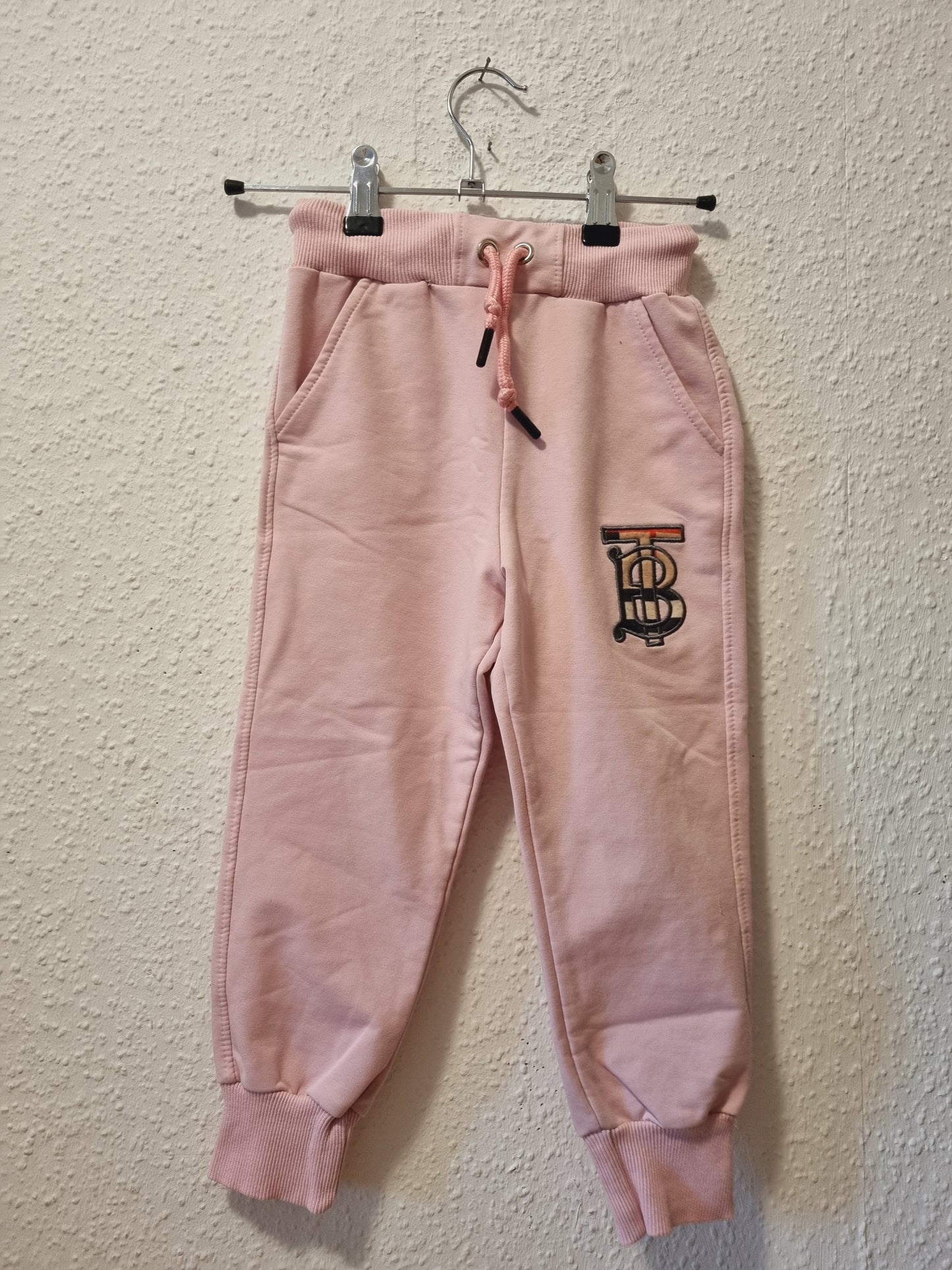 Trainingsanzug in Rosa 110/116