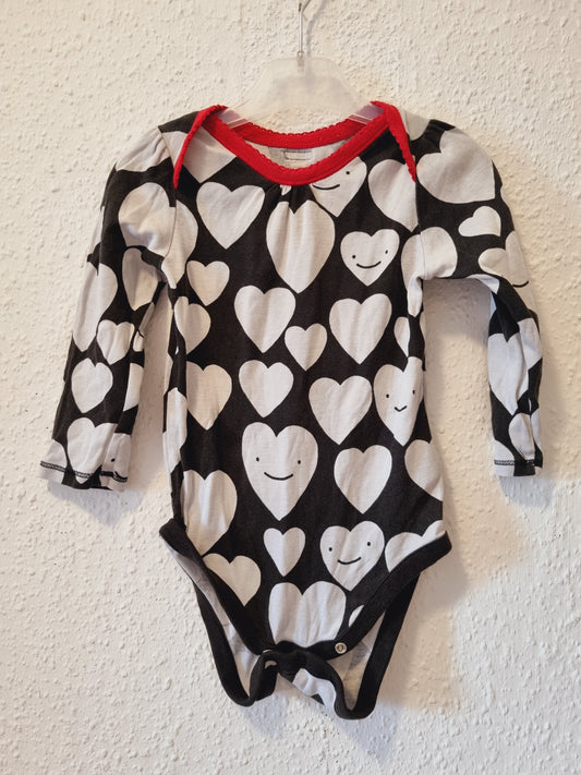 Langarmbody Schwarz mit Herzen 98