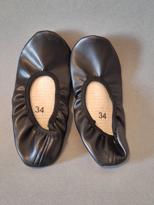 Schwarze Turnschläppchen