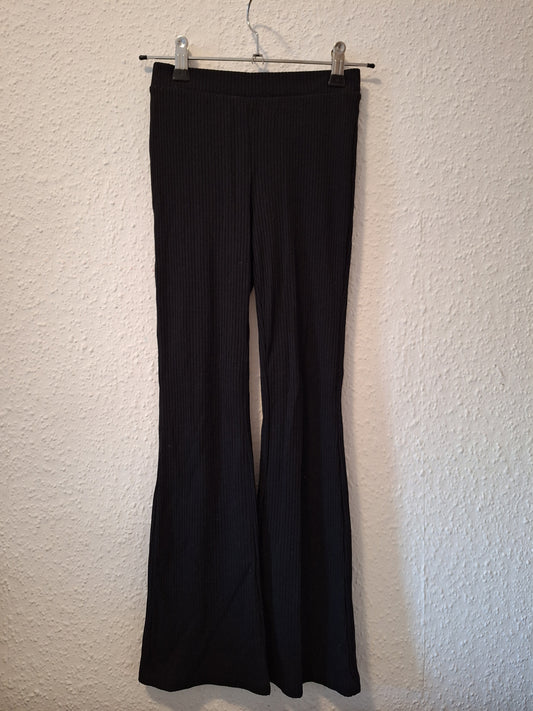 Schwarze geriffelte Legging mit Schlag
