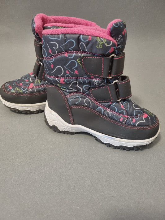 Schneeboots mit Herzchen